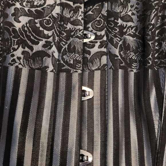 New True Steel boned striped Corset. - Picture 2 of 12